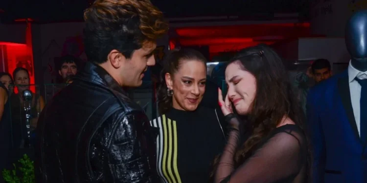 Filha de Silvia Abravanel chora ao conhecer Luan Santana pessoalmente