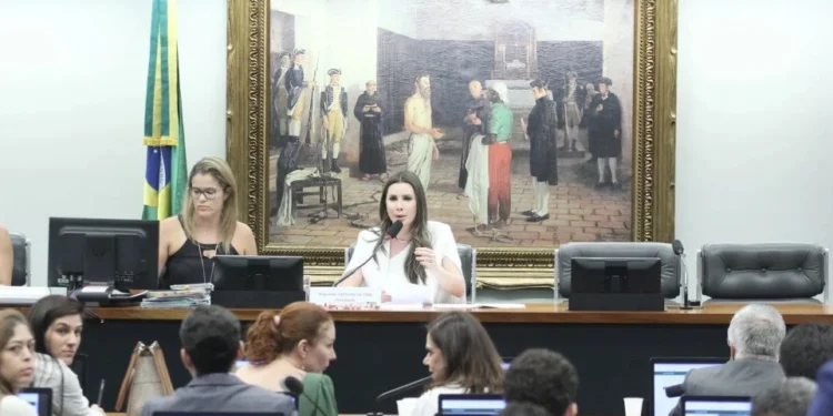 CCJ da Câmara aprova projeto que autoriza voto impresso e recontagem de cédulas