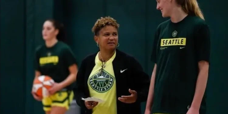 Ex-estrela da WNBA vai treinar Seleção Brasileira feminina de basquete