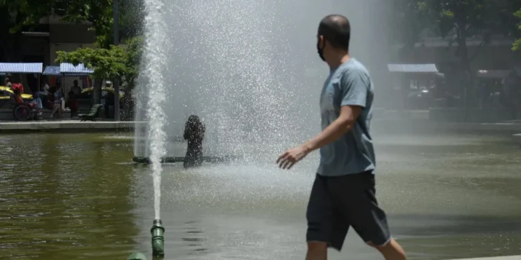 Rio de Janeiro terá período de chuva e calor até a próxima semana