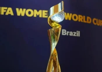 Troféu da Copa do Mundo Feminina de futebol, torneio que será no Brasil em 2027 • Divulgação/Fifa