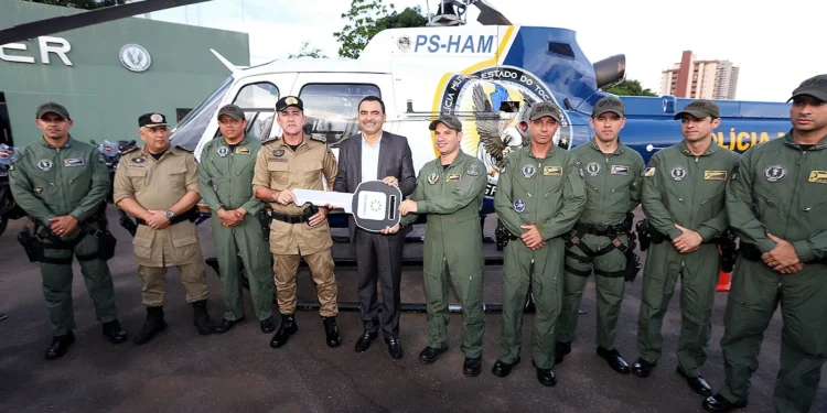 O governador Wanderlei Barbosa entrega oficialmente o helicóptero Graer 03 à Polícia Militar do Tocantins durante solenidade no Quartel do Comando Geral, em Palmas
