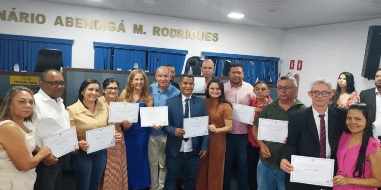 Prefeito eleito Júlio César Brasil, vice e vereadores de Couto são diplomados