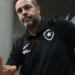 Treinador desembarcou no Rio nesta sexta-feira (13) após a Copa Intercontinental • Vitor Silva/Botafogo