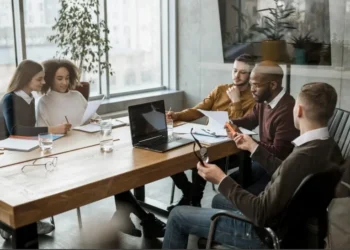 Levantamento da PageGroup indica que setores financeiros, tecnológicos, comerciais e ligados à saúde estarão em alta no próximo ano • Freepik