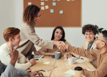 Imprevisibilidade econômica é a maior preocupação para 2025 entre os recrutadores • Pexels