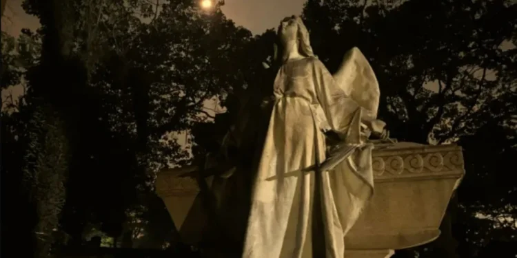 De Tarsila do Amaral à ‘Loira do Banheiro’: conheça personagens sepultados em SP