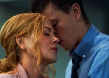 Nicole Kidman e Harris Dickinson em "Babygirl" • Divulgação