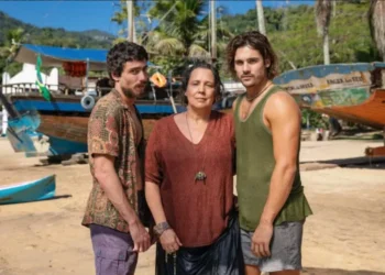 Iberê (Jaffar Bambirra), Tia Moema (Ana Beatriz Nogueira) e Rudá (Nicolas Prattes) • Globo/Manoella Mello
