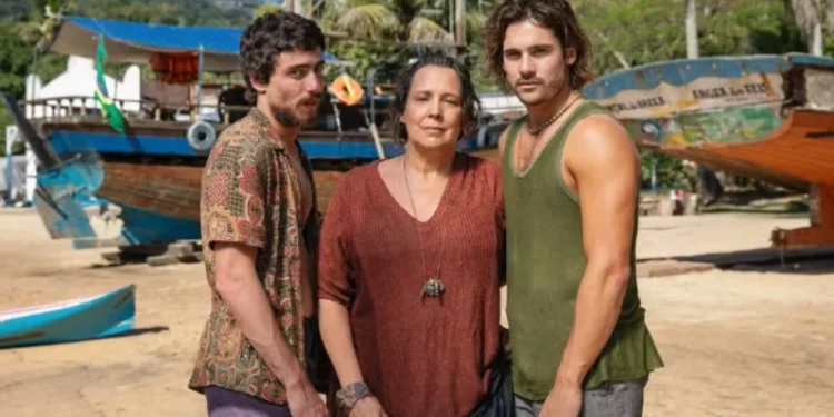 Iberê (Jaffar Bambirra), Tia Moema (Ana Beatriz Nogueira) e Rudá (Nicolas Prattes) • Globo/Manoella Mello