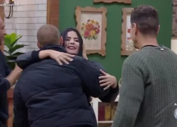 Peões comemoram o Top 6 da temporada em A Fazenda 16 • Reprodução