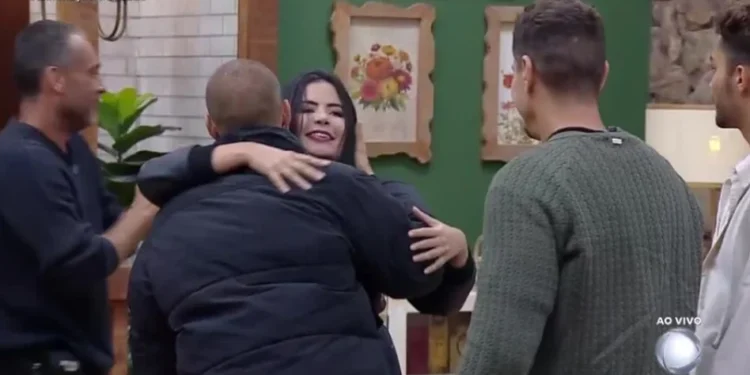 A Fazenda 16: após nova eliminação, peões comemoram o Top 6 da temporada