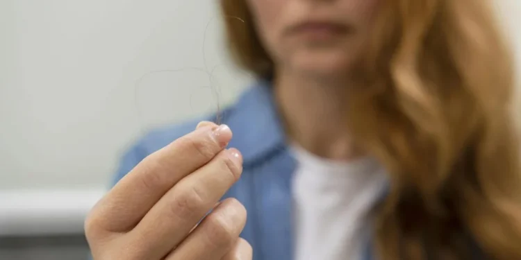 Jejum intermitente emagrece, mas leva à queda de cabelo, mostra estudo