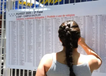 No primeiro dia de vestibular, candidatos fazem redação e respondem a 10 questões de português • Leandro Chemalle/Thenews2/ Estadão Contéudo