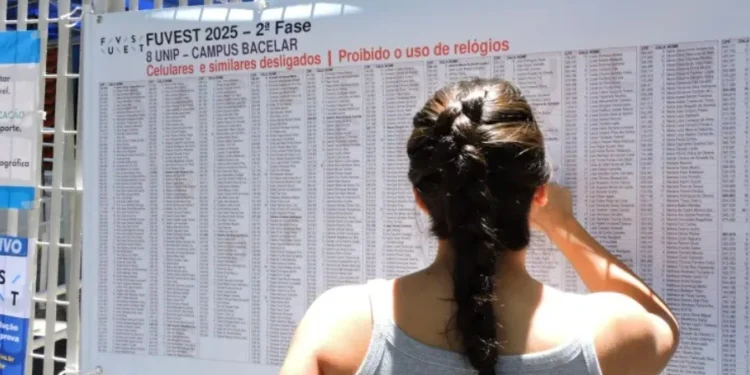 Fuvest 2025 tem abstenção de 7,12% no segundo dia da 2ª fase
