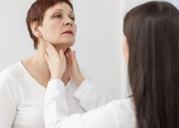 Disfunções subclínicas da tireoide são leves alterações na produção de hormônios tireoidianos, mas que não causam sintomas • Freepik