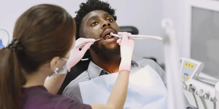 Depressão, diabetes e mais: veja doenças que podem ser diagnosticadas pela boca