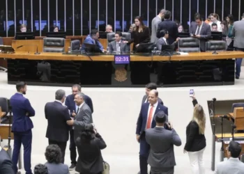 Deputados e senadores em sessão conjunta para votação de matérias orçamentárias • Bruno Spada/Câmara dos Deputados
