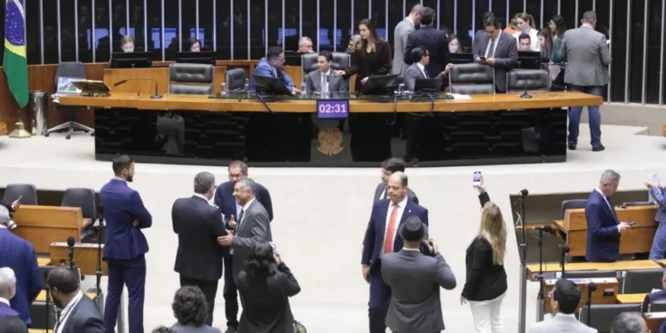 Deputados e senadores em sessão conjunta para votação de matérias orçamentárias • Bruno Spada/Câmara dos Deputados