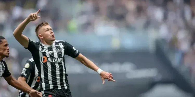 Atlético-MG anuncia compra de Bruno Fuchs e novo vínculo com zagueiro