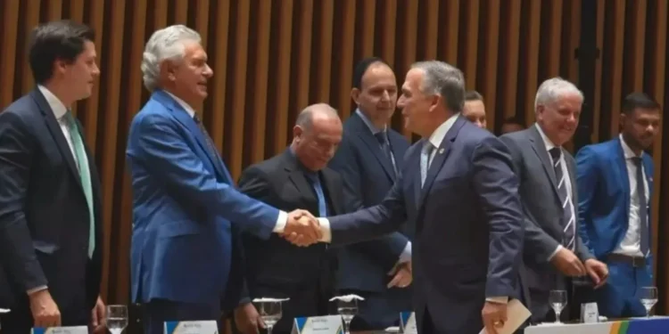 Governador de Goiás, Ronaldo Caiado e o prefeito eleito, Sandro Mabel • Reprodução