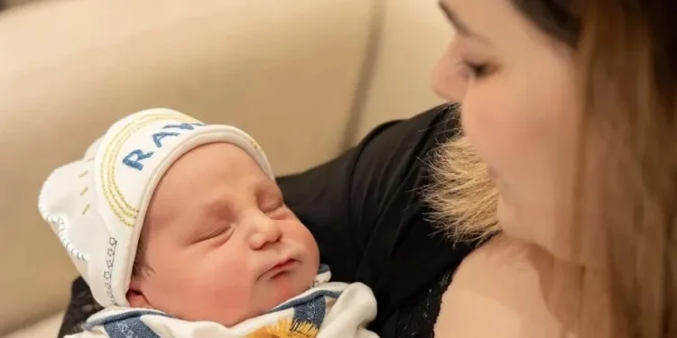 Viih Tube com o seu filho caçula, Ravi • Instagram/Viih Tube