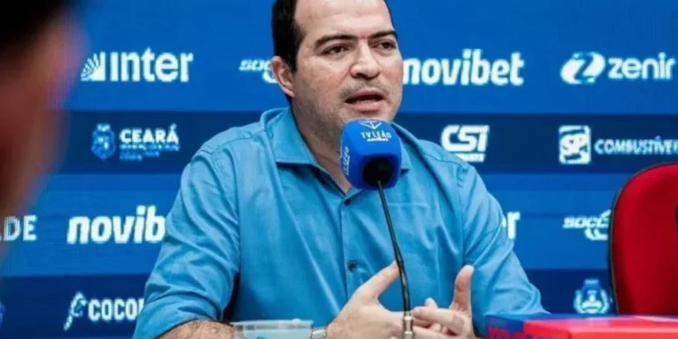 CEO do Fortaleza promove noite de autógrafos do livro “Da C à Libertadores”