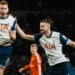 Com gol olímpico e falhas, Tottenham elimina Manchester United da Copa da Liga