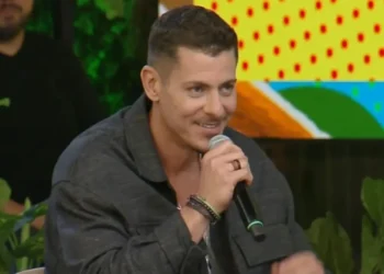 Sacha Bali é ator e está no ar nas reprises de "Gênesis" e "O Rico e Lázaro" • Reprodução/Playplus