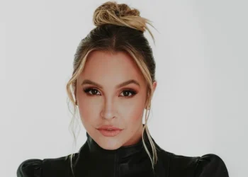 Carla Diaz revela motivo para ter abandonado a novela "Chiquititas" em 1999 • Instagram/Carla Diaz