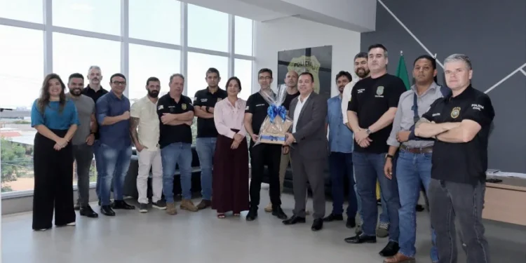 Em visita à Delegacia Geral da Polícia Civil, secretário e delegados planejam ações para 2025
