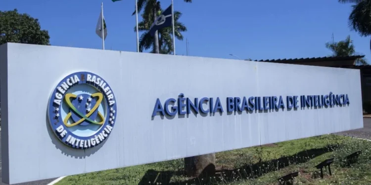 Agente investigado por integrar Abin paralela é demitido por abandono de cargo