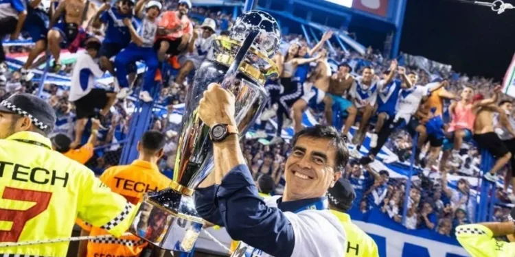 Alvo do Santos, técnico do Vélez perderá final para ir a casamento