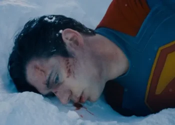 David Corenswet em "Superman" • Reprodução/DC