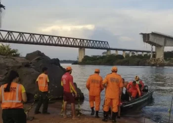 Bombeiros já estão fazendo buscas na região da ponte entre o Tocantins e o Maranhão — Foto: Divulgação/Bombeiros