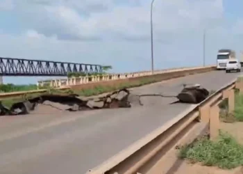 Asfalto da ponte entre o Tocantins e o Maranhão cedeu na hora do desabamento — Foto: Divulgação/Redes sociais