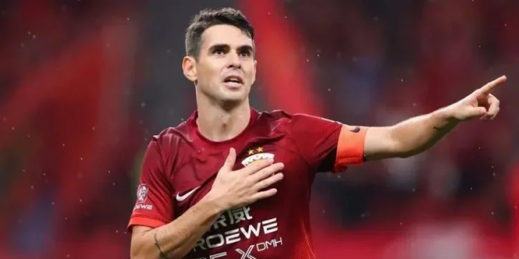 Oscar é ídolo no Shangai Port, da China • Divulgação/Instagram/Shangai Port