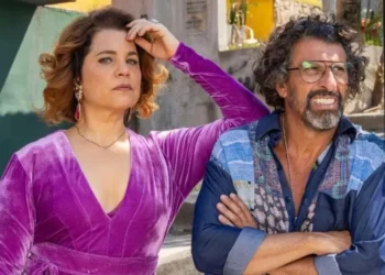 Violeta (Isabel Teixeira) e Osmar (Milhem Cortaz) • Globo/Beatriz Damy