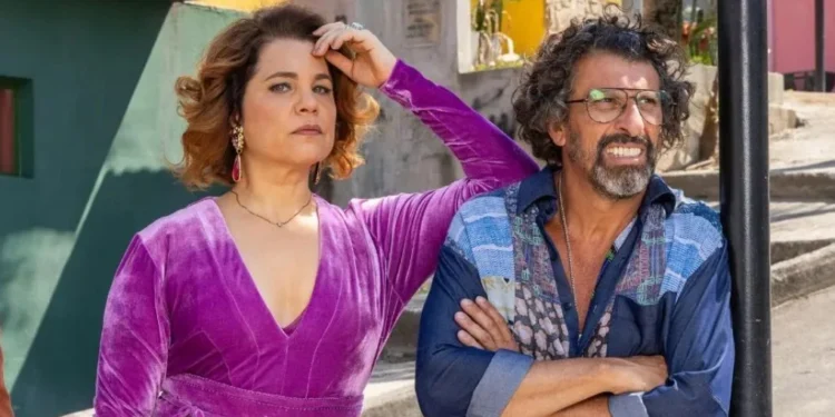 Violeta (Isabel Teixeira) e Osmar (Milhem Cortaz) • Globo/Beatriz Damy