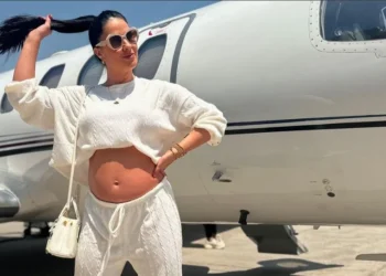 “Daqui a pouco a Clara tá aí”, celebrou a influenciadora • Instagram/Graciele Lacerda