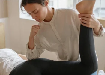 A quiropraxia é usada para melhorar as funções de articulações, músculos, tendões, ossos, nervos e outras estruturas responsáveis pelo movimento do corpo. • Pexels