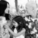 Esposa de Bruce Willis posta novos cliques e vídeo do astro com a família
