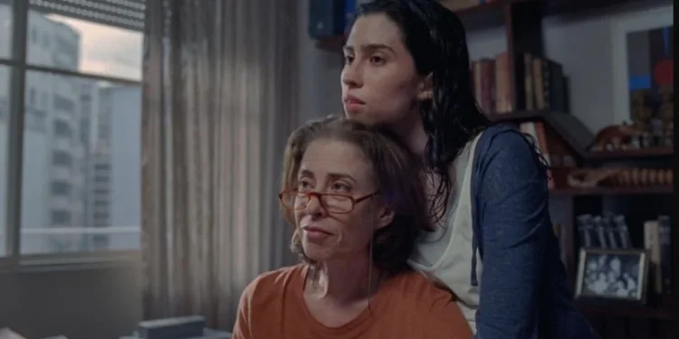 Fernanda Torres e Olivia Torres em "Ainda Estou Aqui" • Reprodução