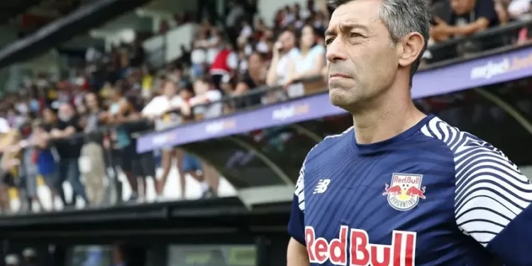 Pedro Caixinha é anunciado como novo técnico do Santos
