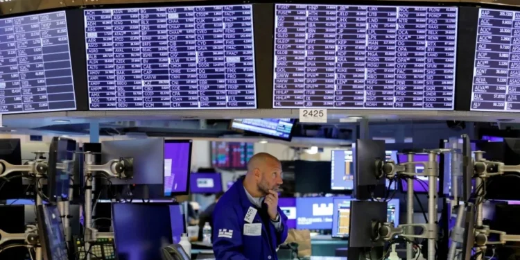 Bolsas de NY iniciam o dia em sessões moderadas durante véspera de Natal