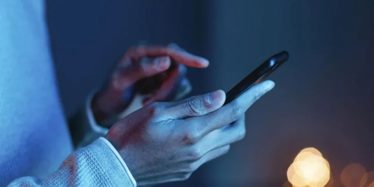 Irã suspende proibição do WhatsApp e do Google Play, diz mídia estatal