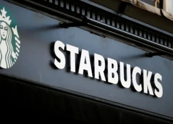 Loja da Starbucks • 6/03/2020REUTERS/Henry Nicholls
