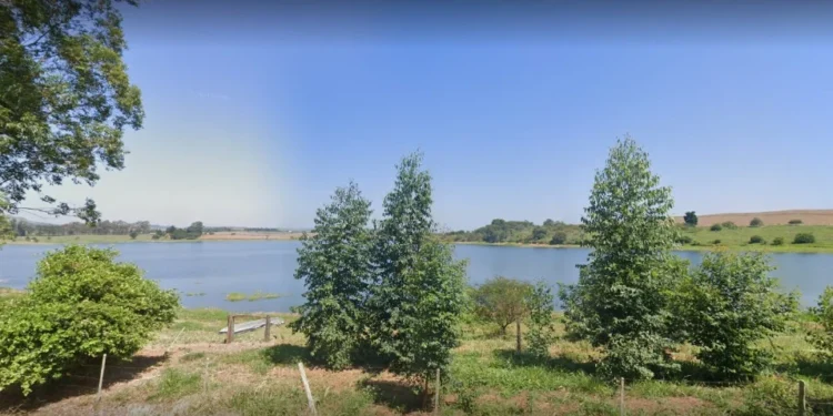 Região da Represa de Xavantes, no interior de São Paulo, onde embarcação afundou após fortes ventos. • Reprodução/Google Street View