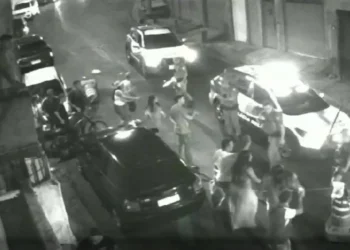 Vídeo mostra momento do disparo. • Reprodução