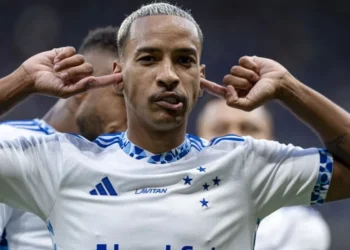 Matheus Pereira comemora o primeiro gol do Cruzeiro contra o Vitória, pelo Campeonato Brasileiro • Staff Images / Cruzeiro